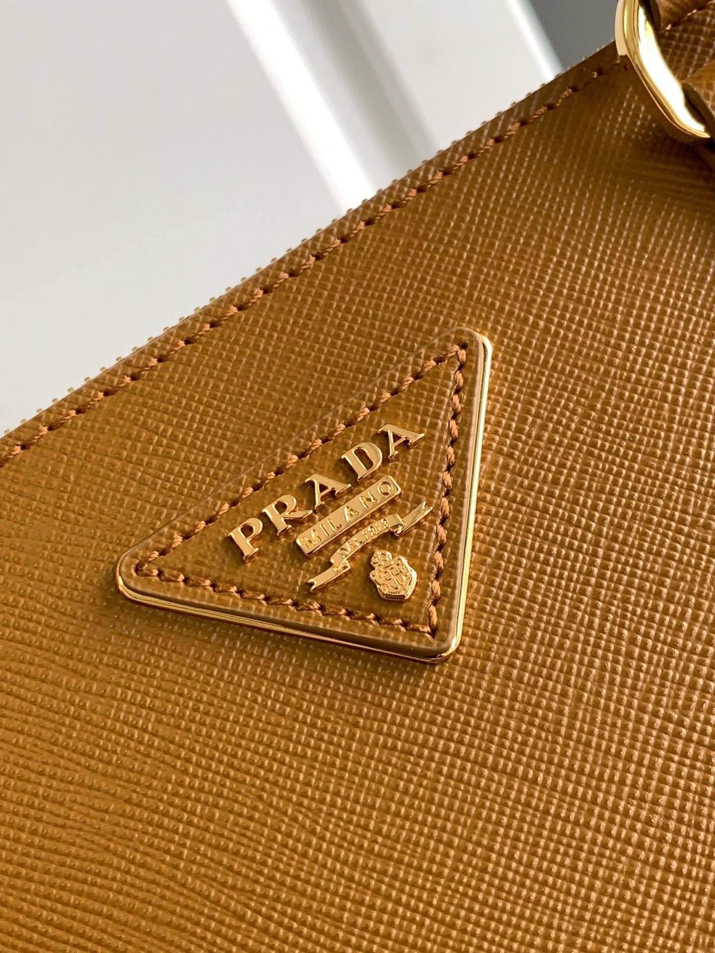 Pra*a galleria large bag in brown saffiano leather