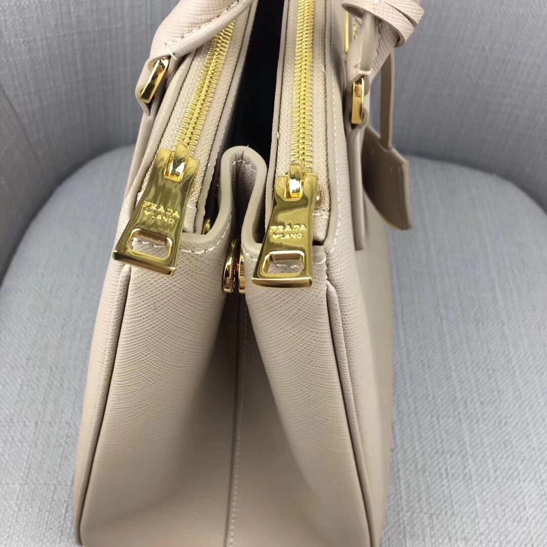 Pra*a medium galleria bag in grey saffiano leather