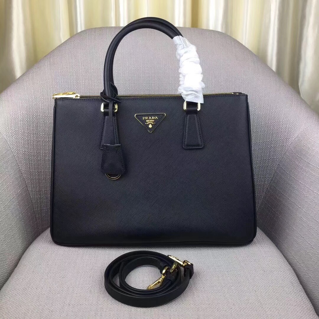 Pra*a medium galleria bag in black saffiano leather