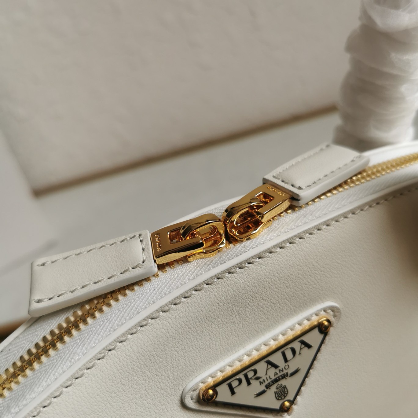Pra*a shoulder bag with double zipper in white calfskin