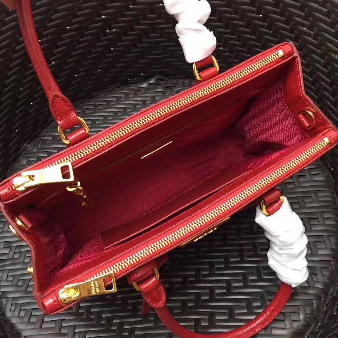 Pra*a small galleria bag in red saffiano leather