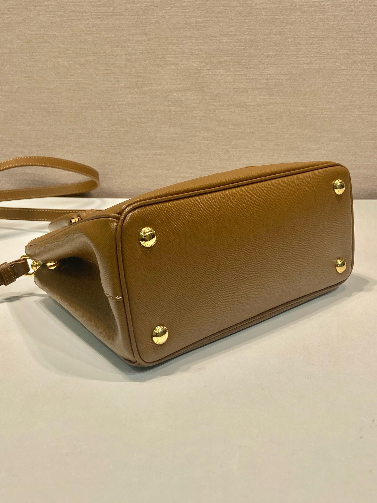 Pra*a galleria small bag in caramel saffiano leather