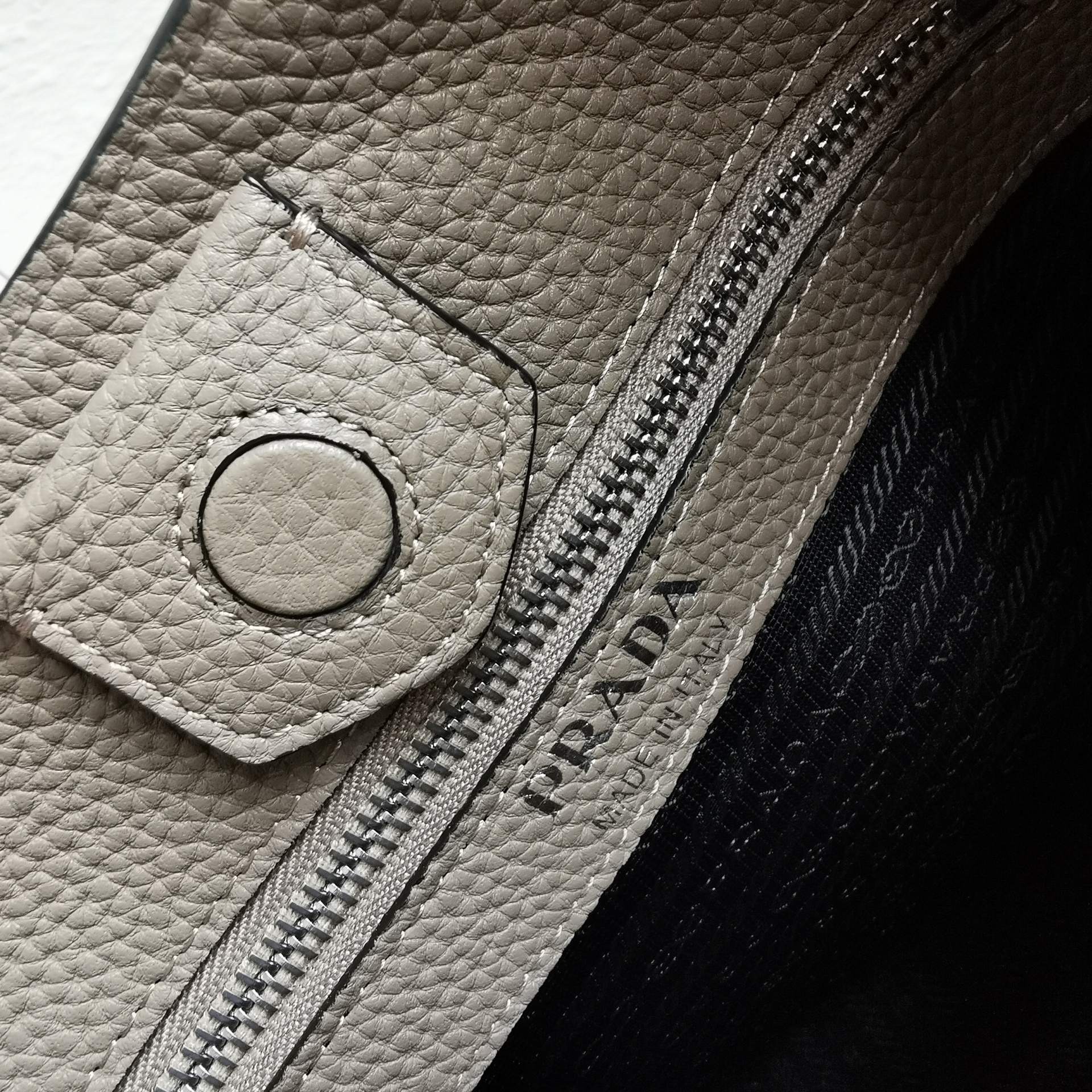 Pra*a hobo bag in grey grained leather