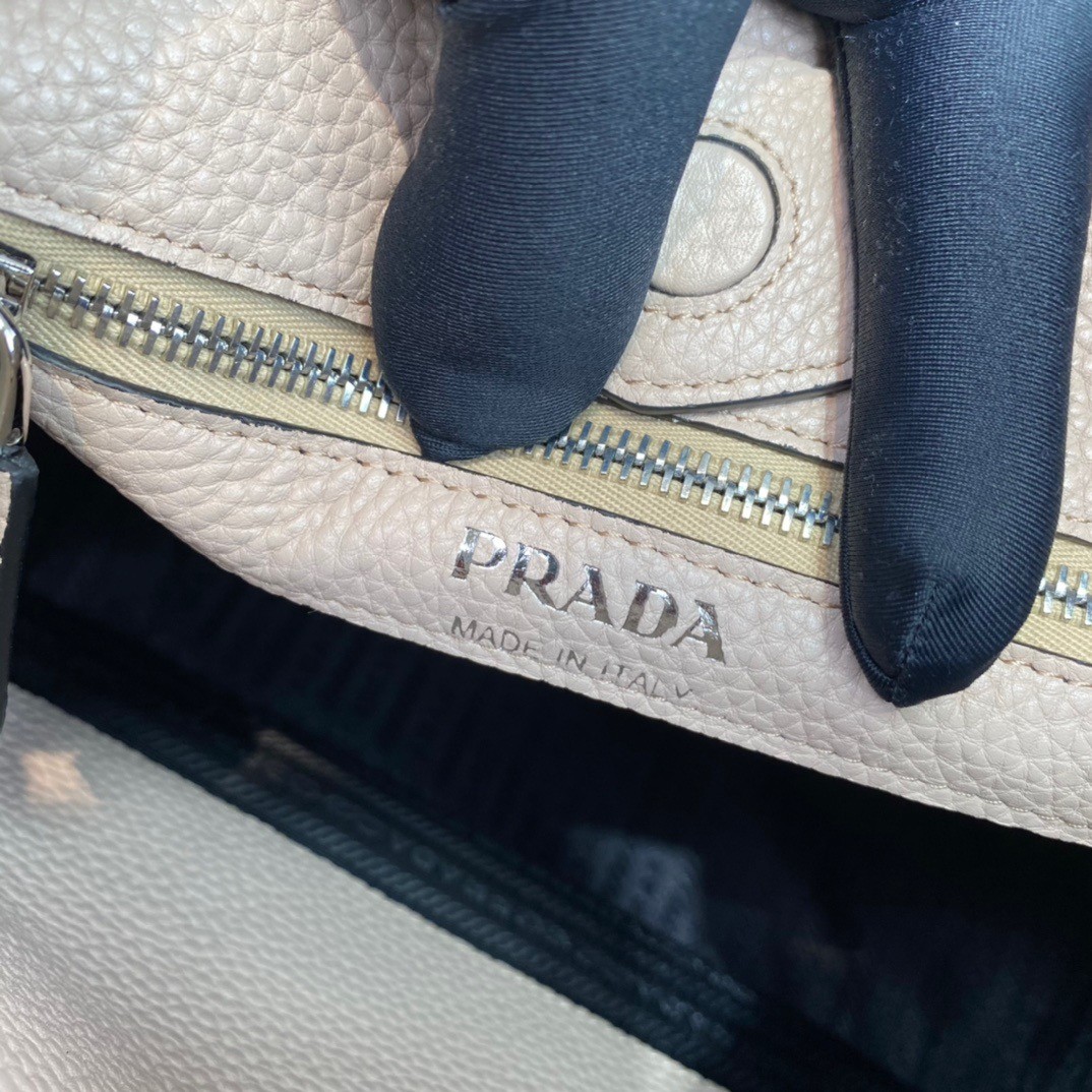 Pra*a hobo bag in sand grained leather