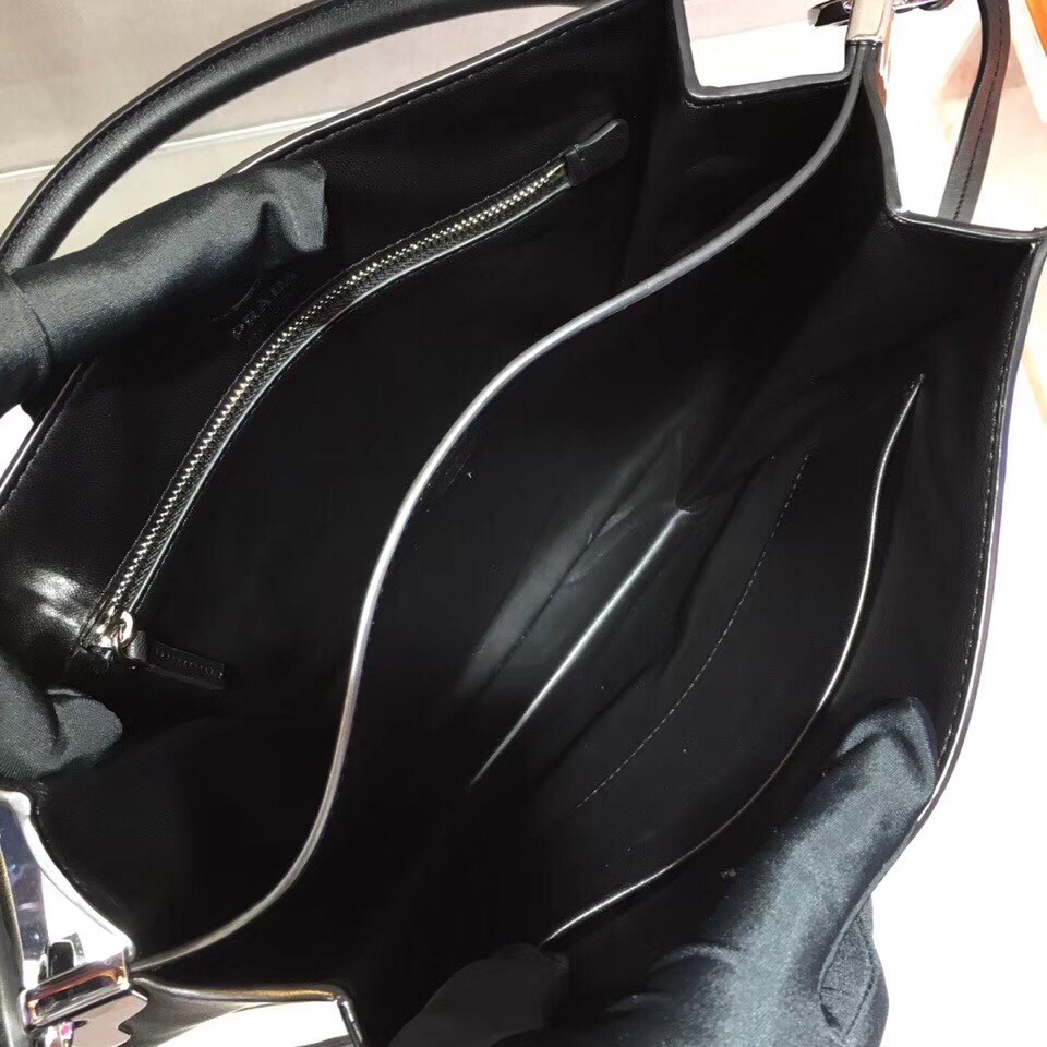 Pra*a margit shoulder bag in black calfskin