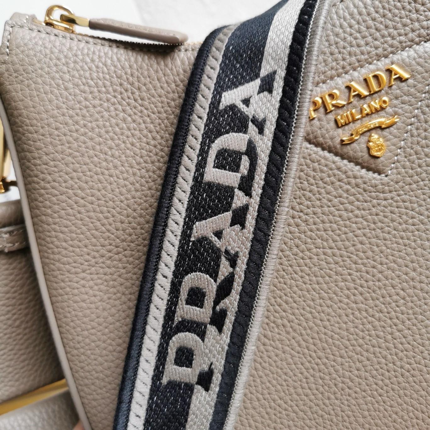 Pra*a shoulder bag in grey grained leather