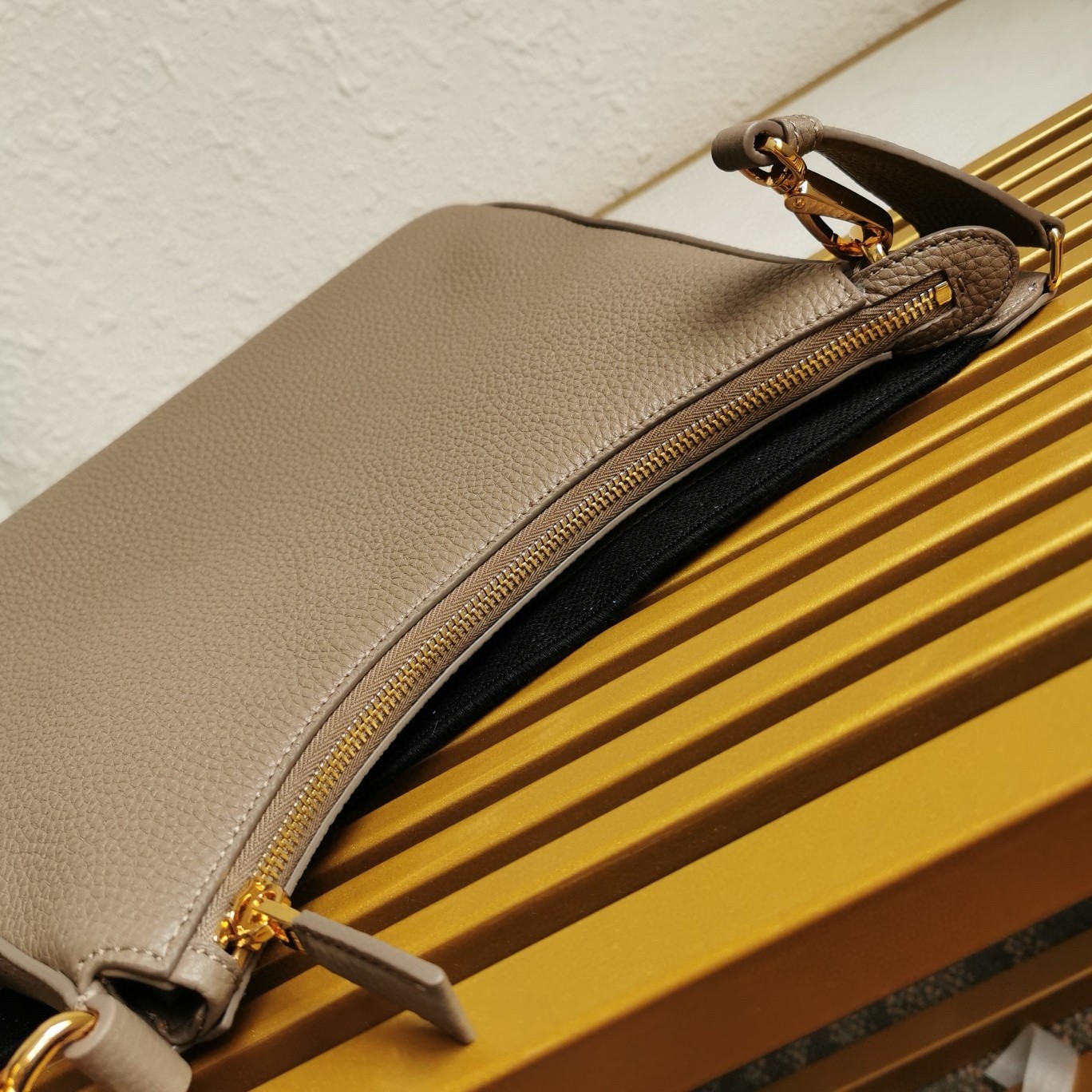 Pra*a shoulder bag in grey grained leather
