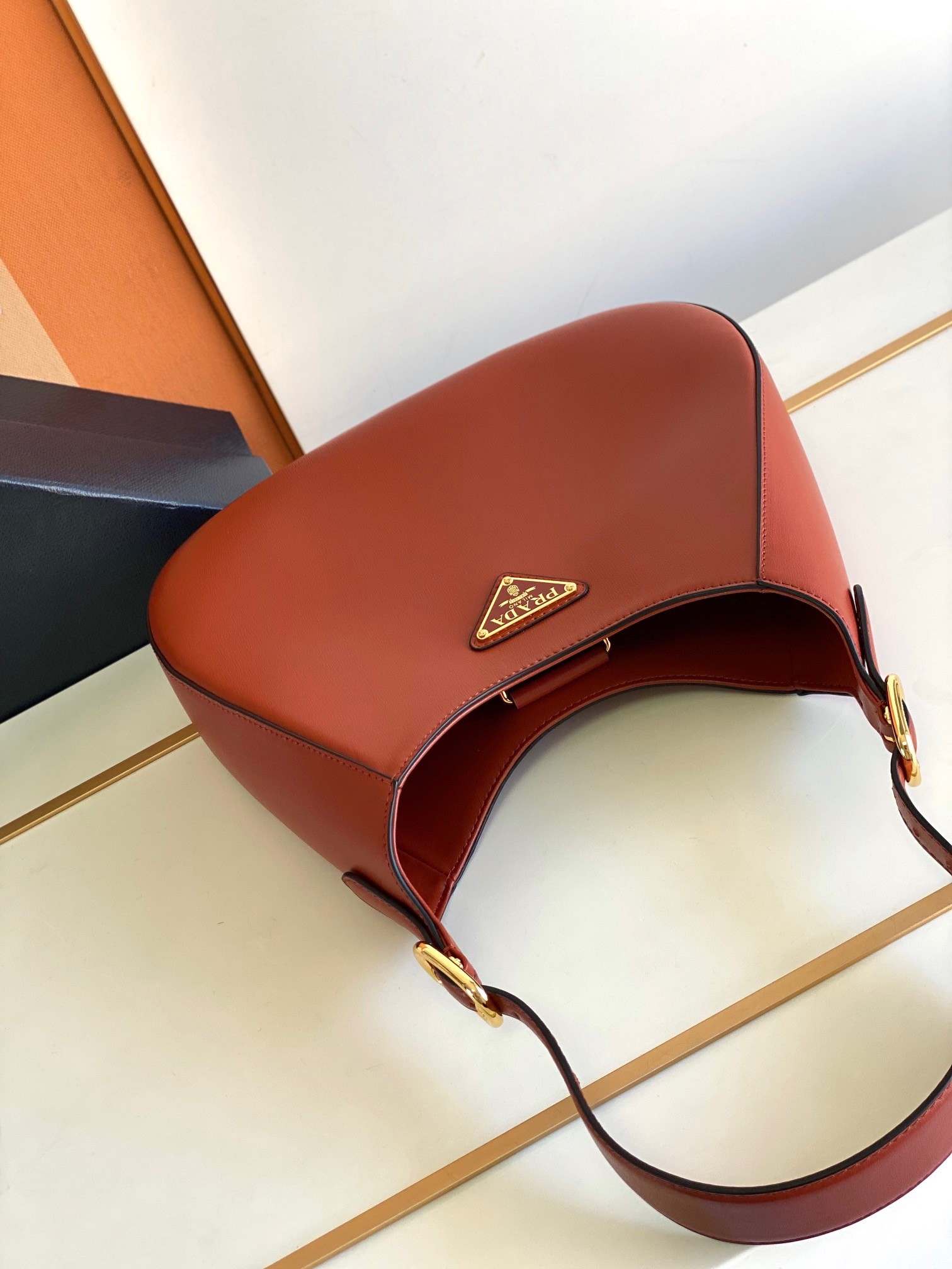 Pra*a shoulder bag in berry leather