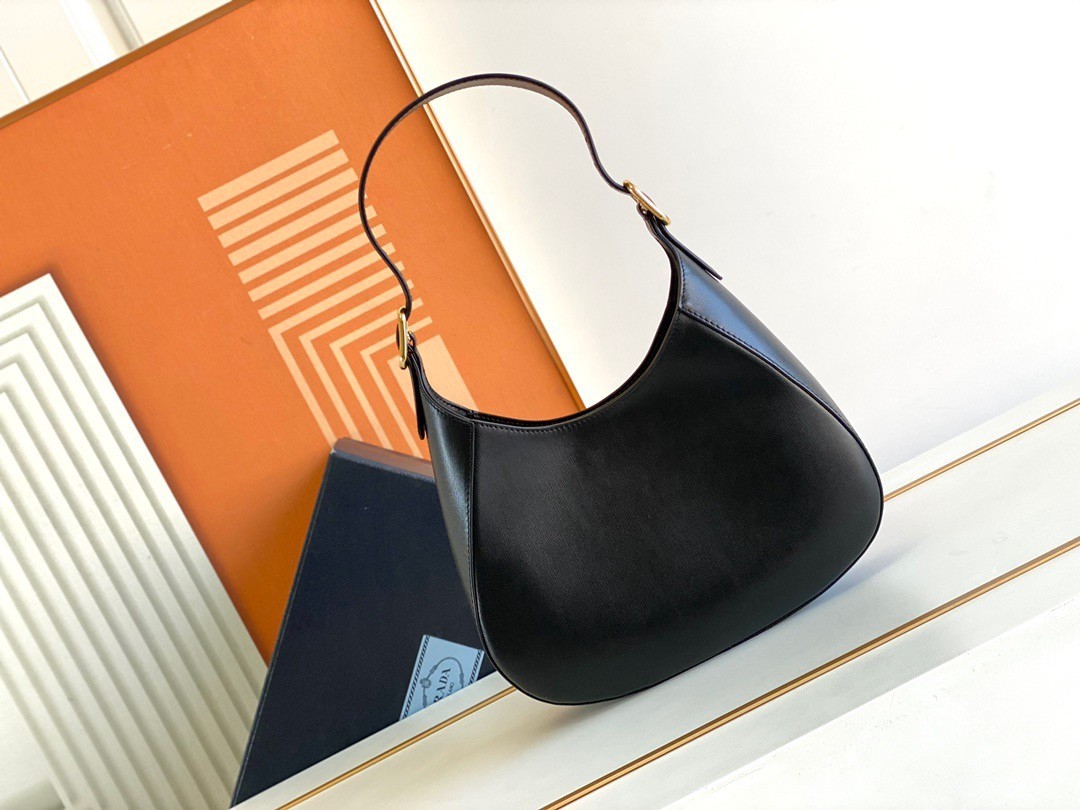 Pra*a shoulder bag in black leather