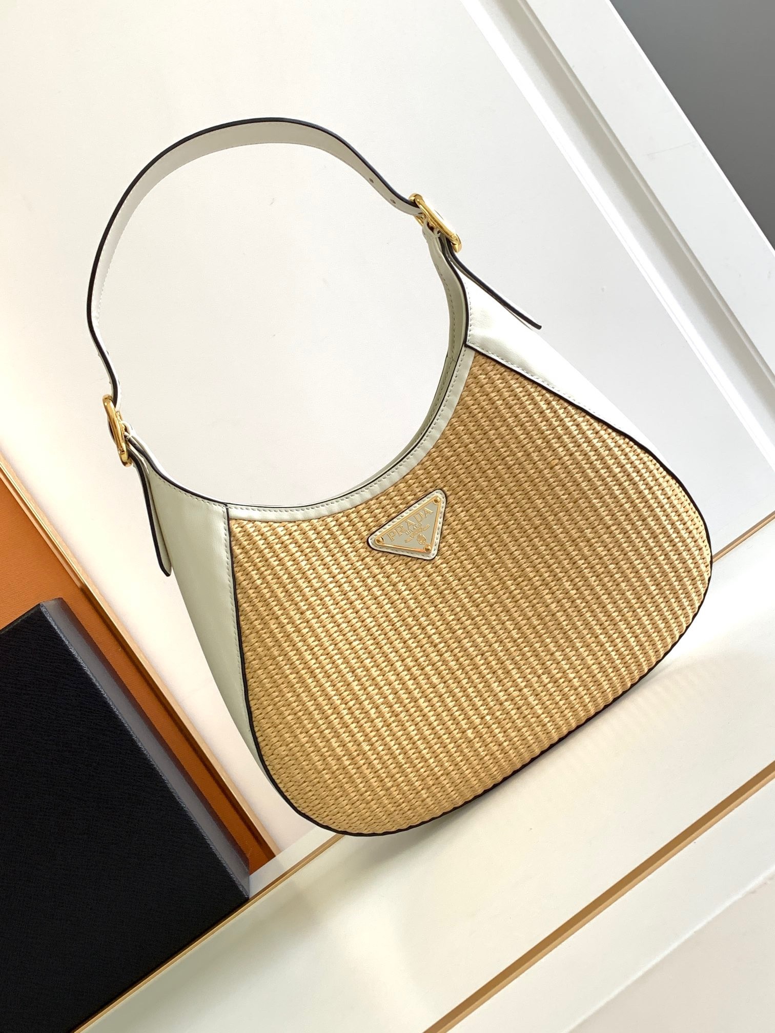 Pra*a shoulder bag in woven straw and white leather