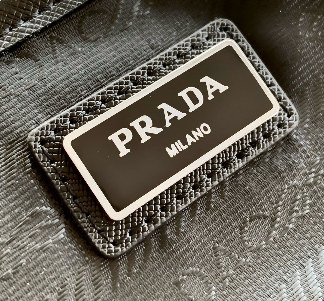 Pra*a crossbody bag in black re-nylon