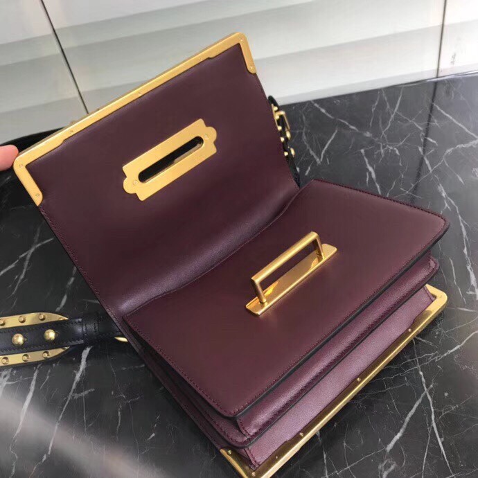 Pra*a cahier shoulder bag in bordeaux/black leather