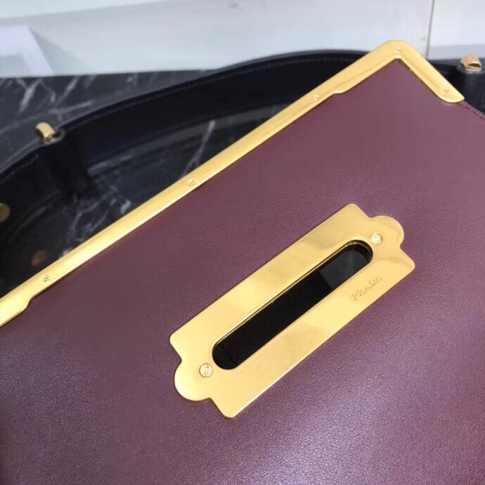 Pra*a cahier shoulder bag in bordeaux/black leather