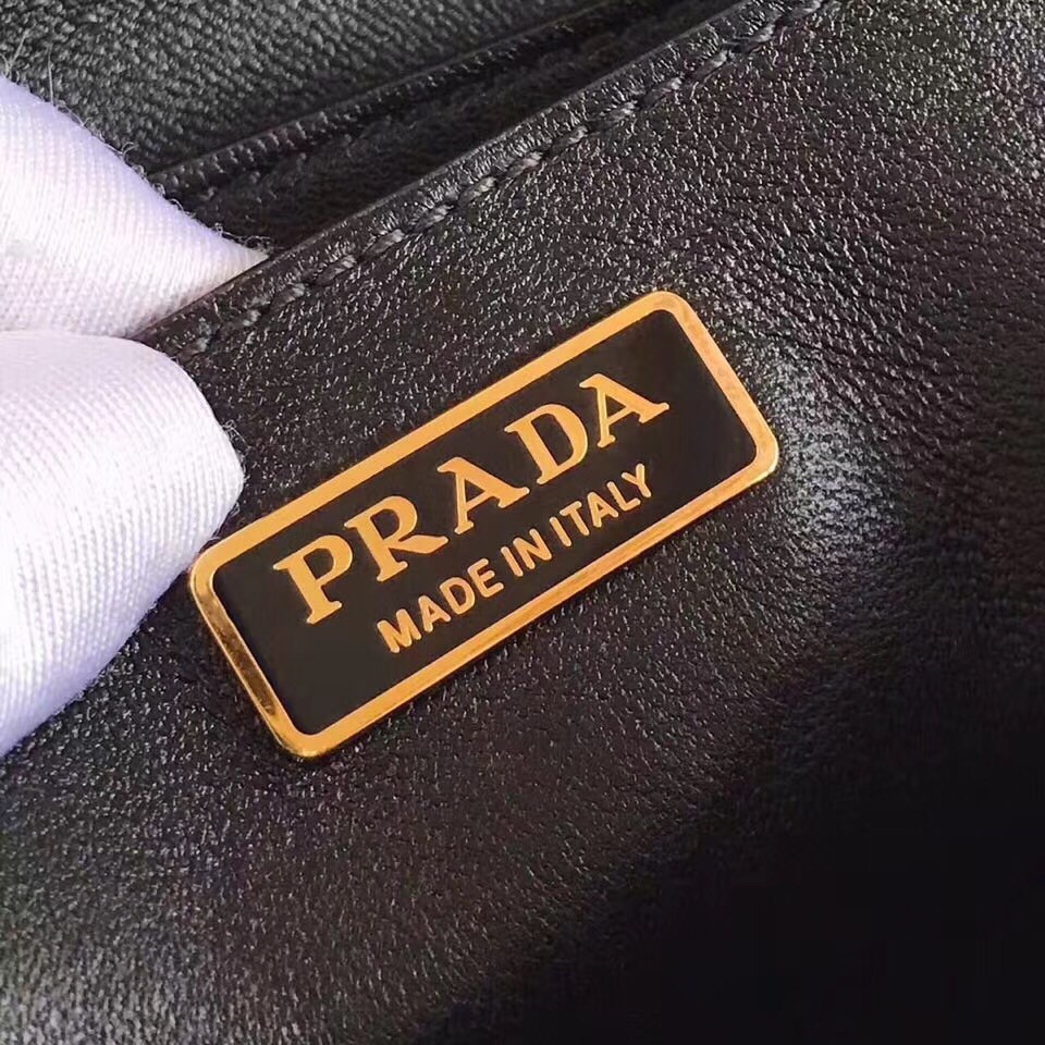 Pra*a cahier shoulder bag in white/black leather