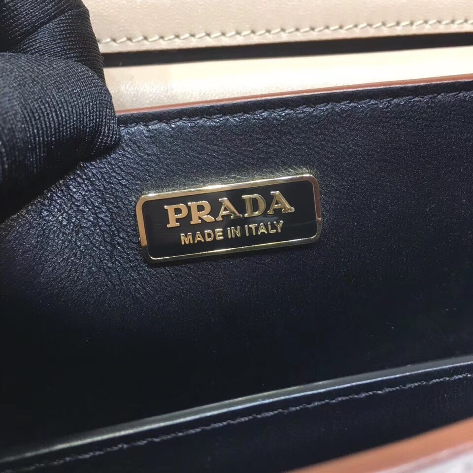 Pra*a cahier shoulder bag in white/black leather