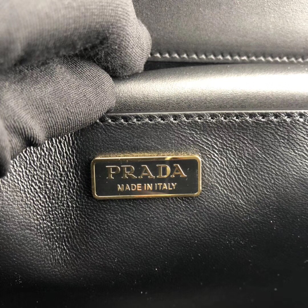 Pra*a large cahier bag in black leather