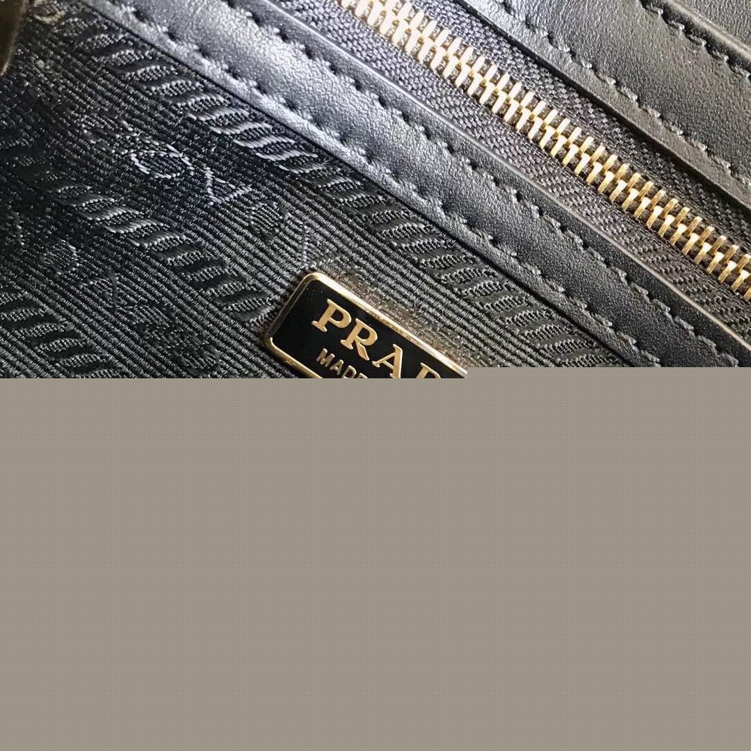 Pra*a embleme bag in black saffiano leather