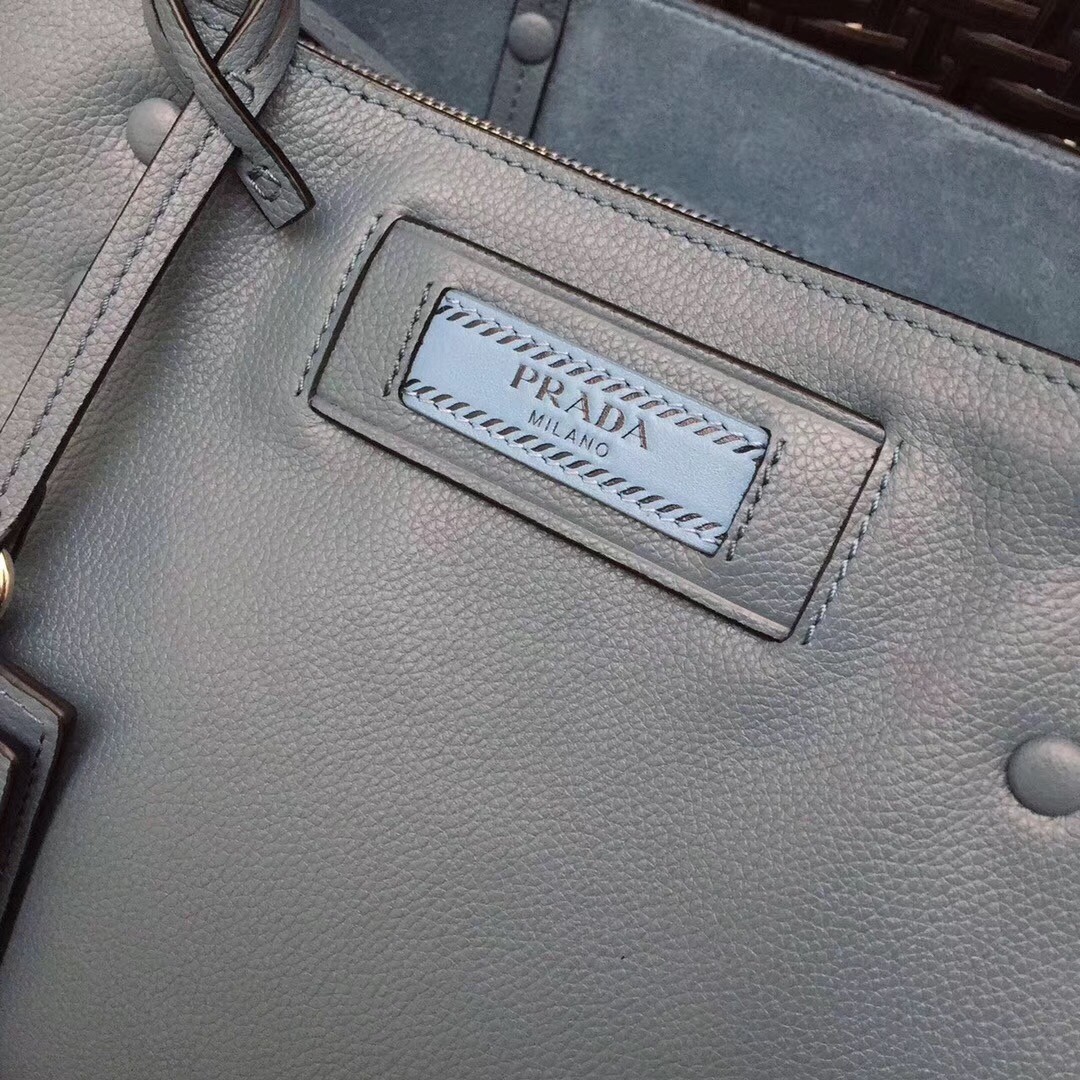 Pra*a etiquette tote bag in blue calf leather