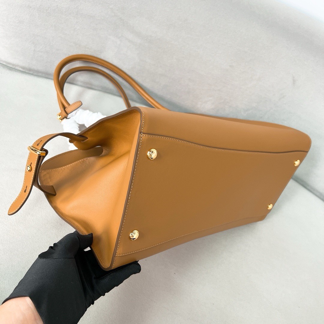 Pra*a large tote bag in brown leather with buckles