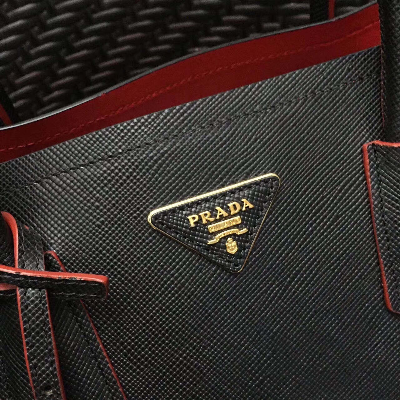 Pra*a black saffiano double medium bag