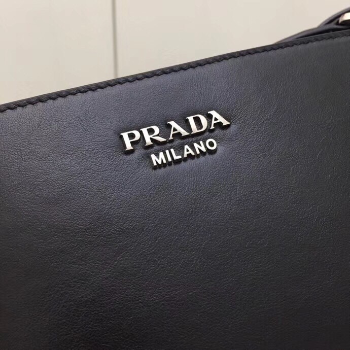 Pra*a black sidonie leather shoulder bag