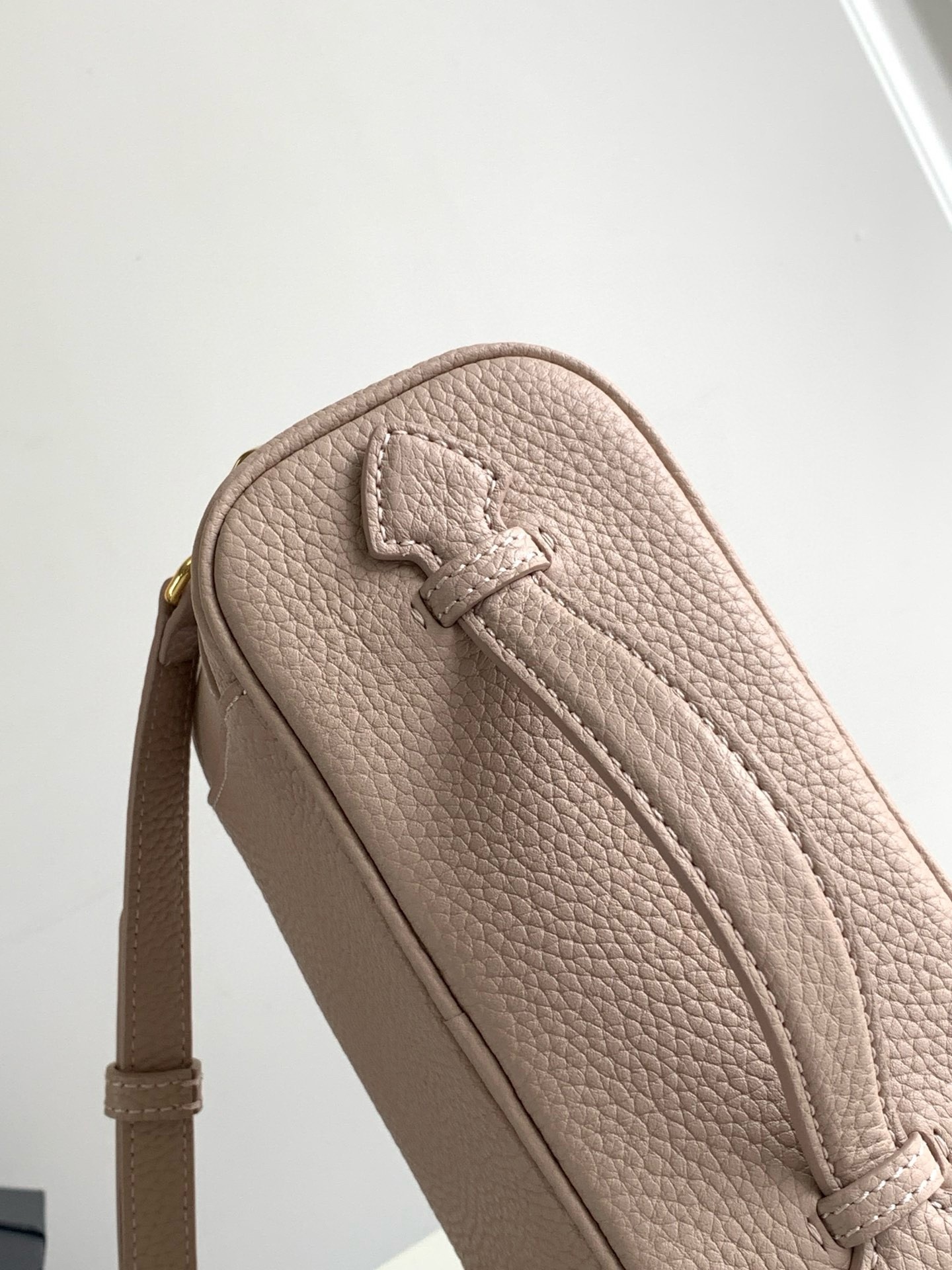 Pra*a mini vanity bag in light pink grained leather