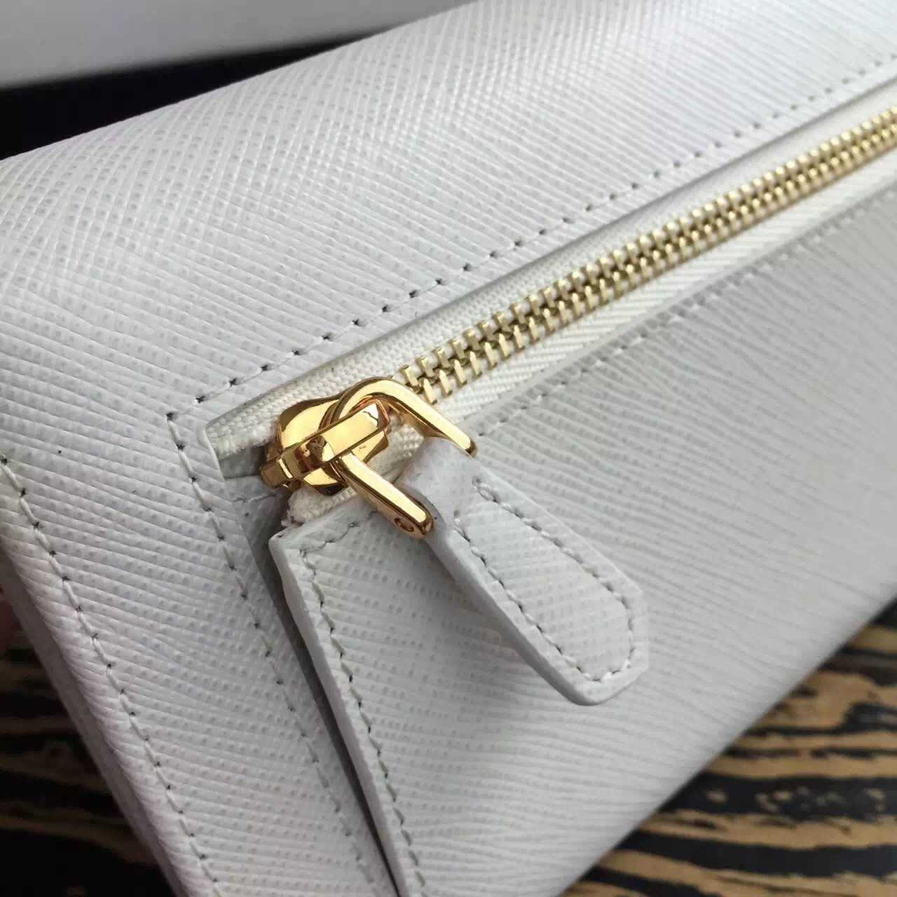 Pra*a continental wallet in white saffiano leather