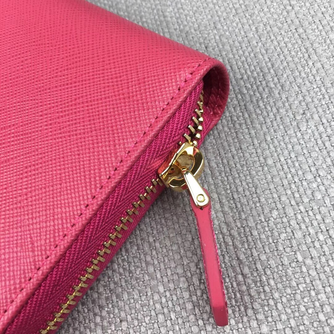 Pra*a zipped wallet in pink saffiano leather