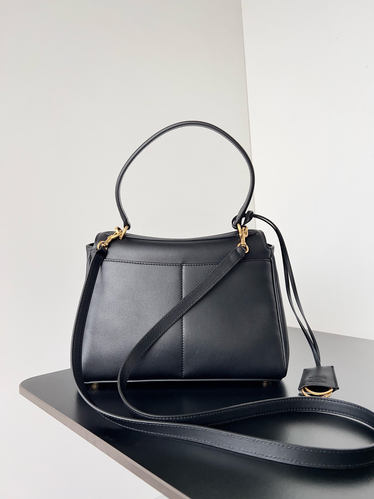 Ba*len*cia*ga rodeo medium bag in black calfskin