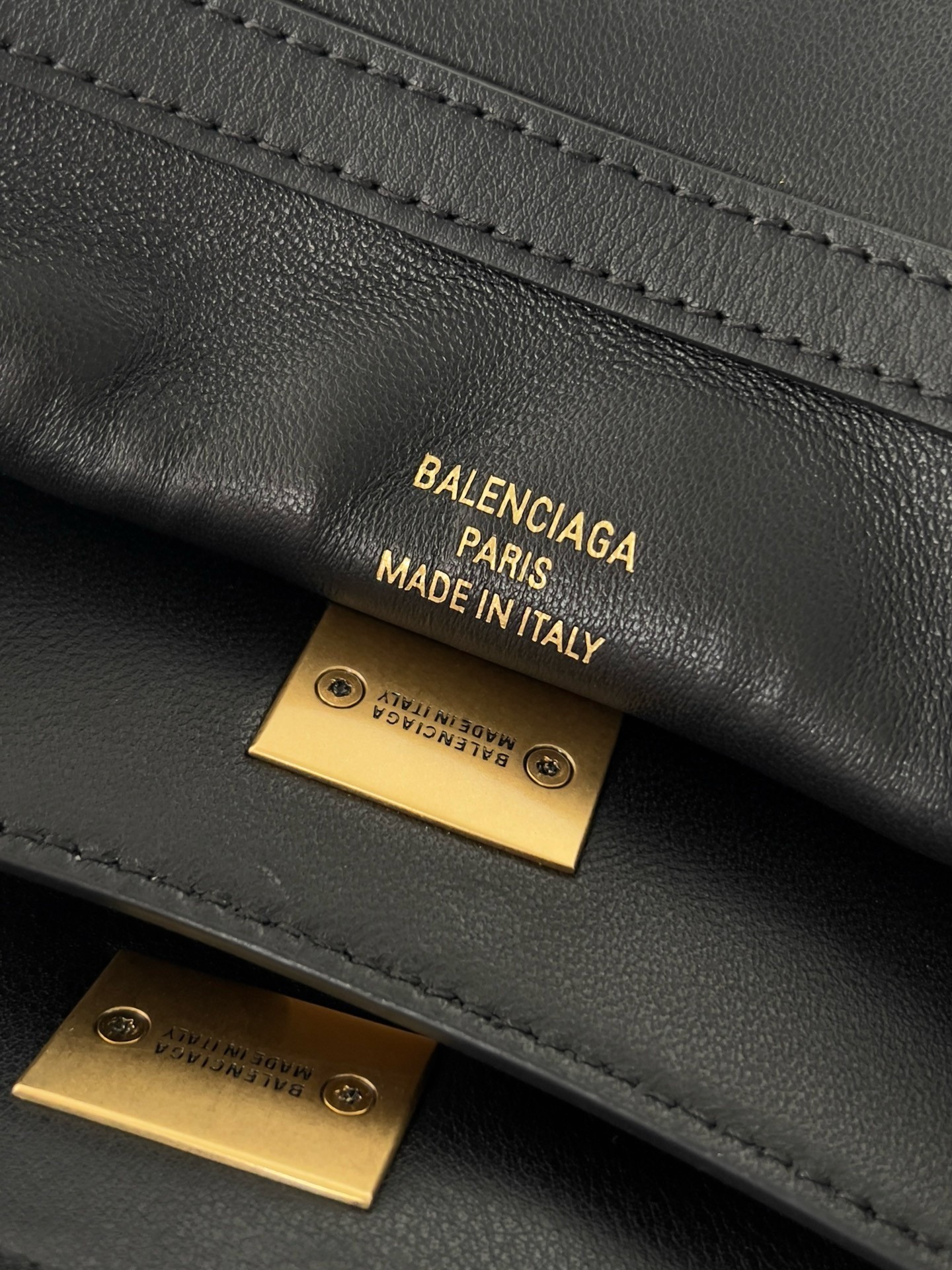 Ba*len*cia*ga rodeo medium bag in black calfskin