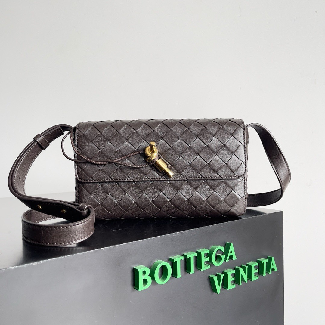 bo*te*ga Ve*ne*ta mini andiamo cross-body bag in fondant intrecciato lambskin