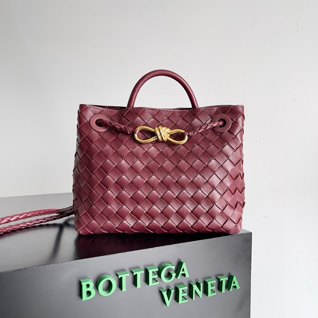 bo*te*ga Ve*ne*ta andiamo small bag in barolo intrecciato lambskin