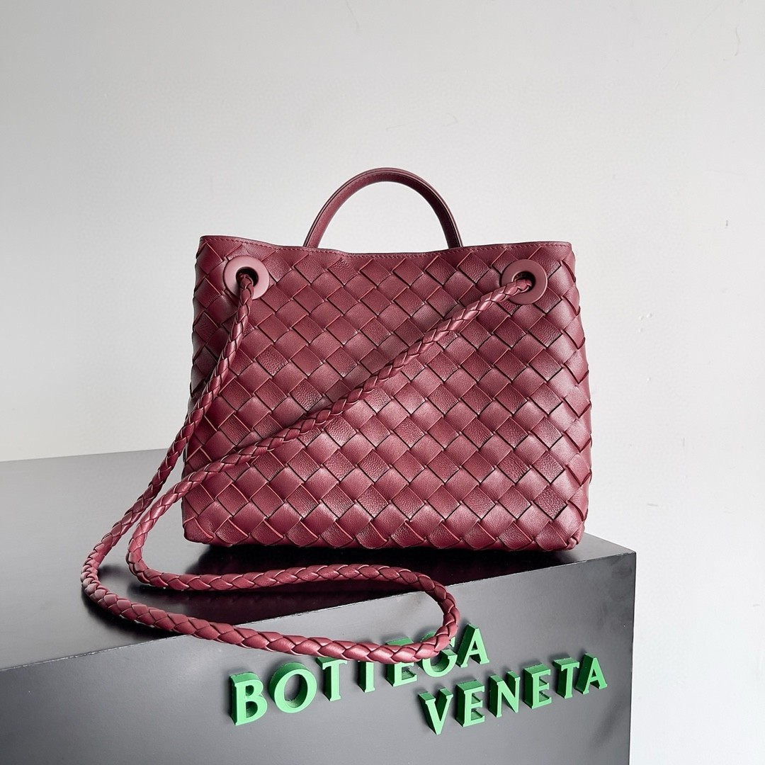 bo*te*ga Ve*ne*ta andiamo small bag in barolo intrecciato lambskin