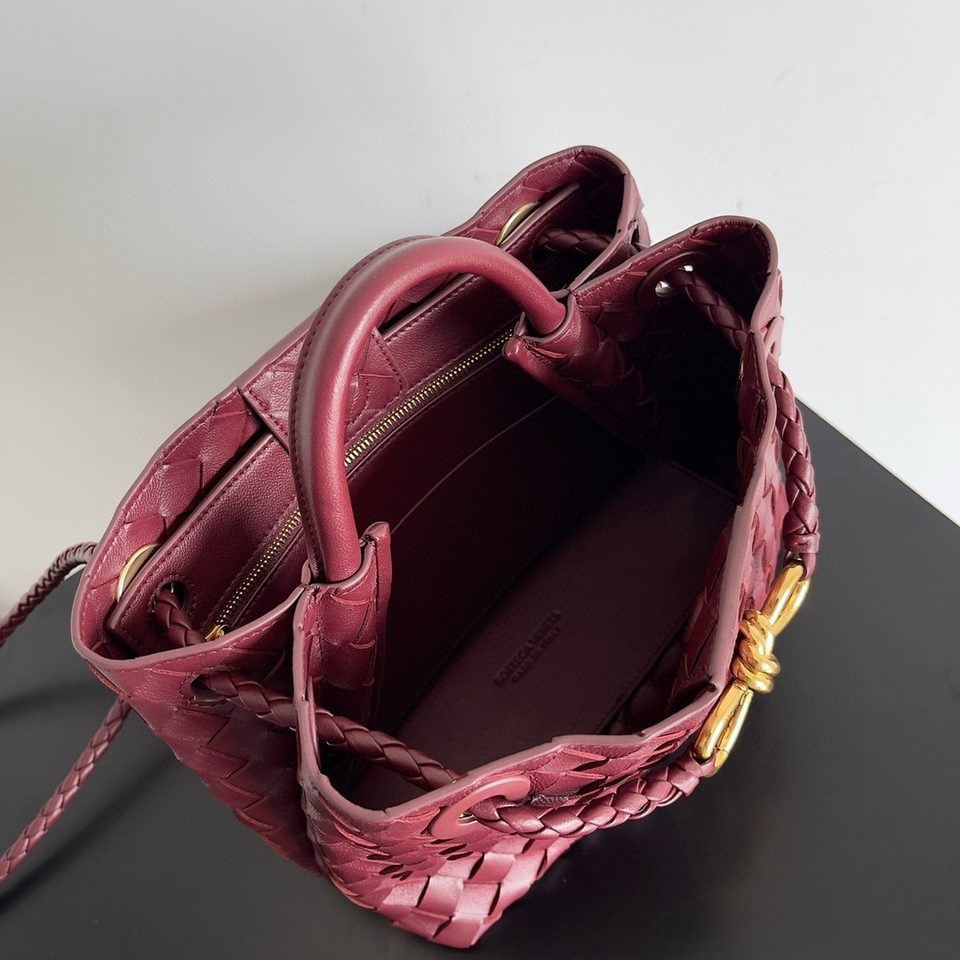 bo*te*ga Ve*ne*ta andiamo small bag in barolo intrecciato lambskin