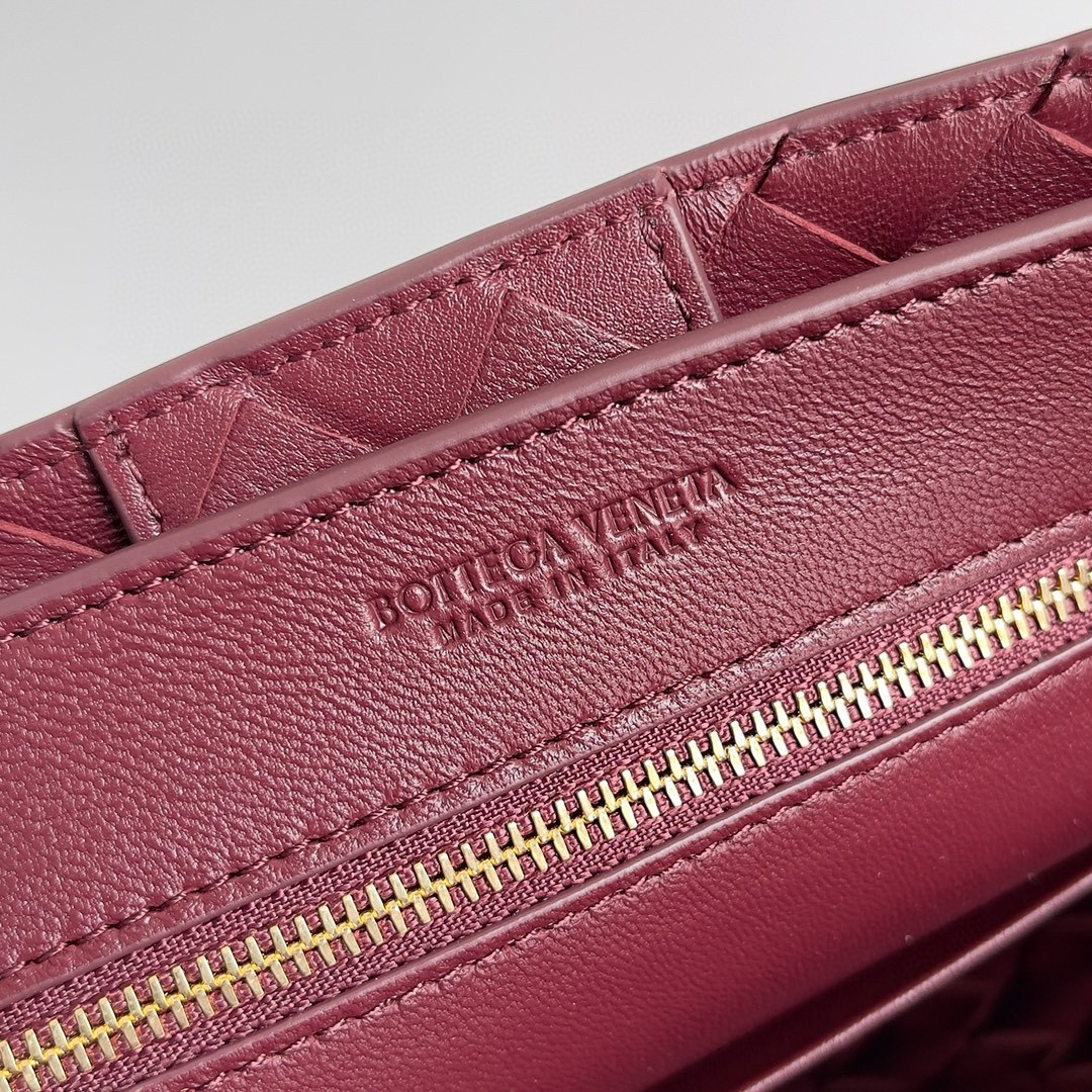 bo*te*ga Ve*ne*ta andiamo small bag in barolo intrecciato lambskin