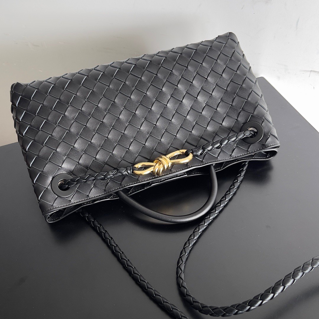 bo*te*ga Ve*ne*ta andiamo small east/west bag in black intrecciato lambskin