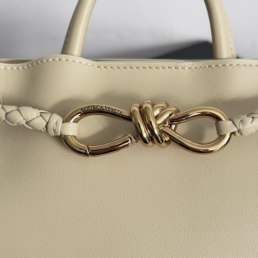 bo*te*ga Ve*ne*ta medium andiamo bag in beige smooth calfskin