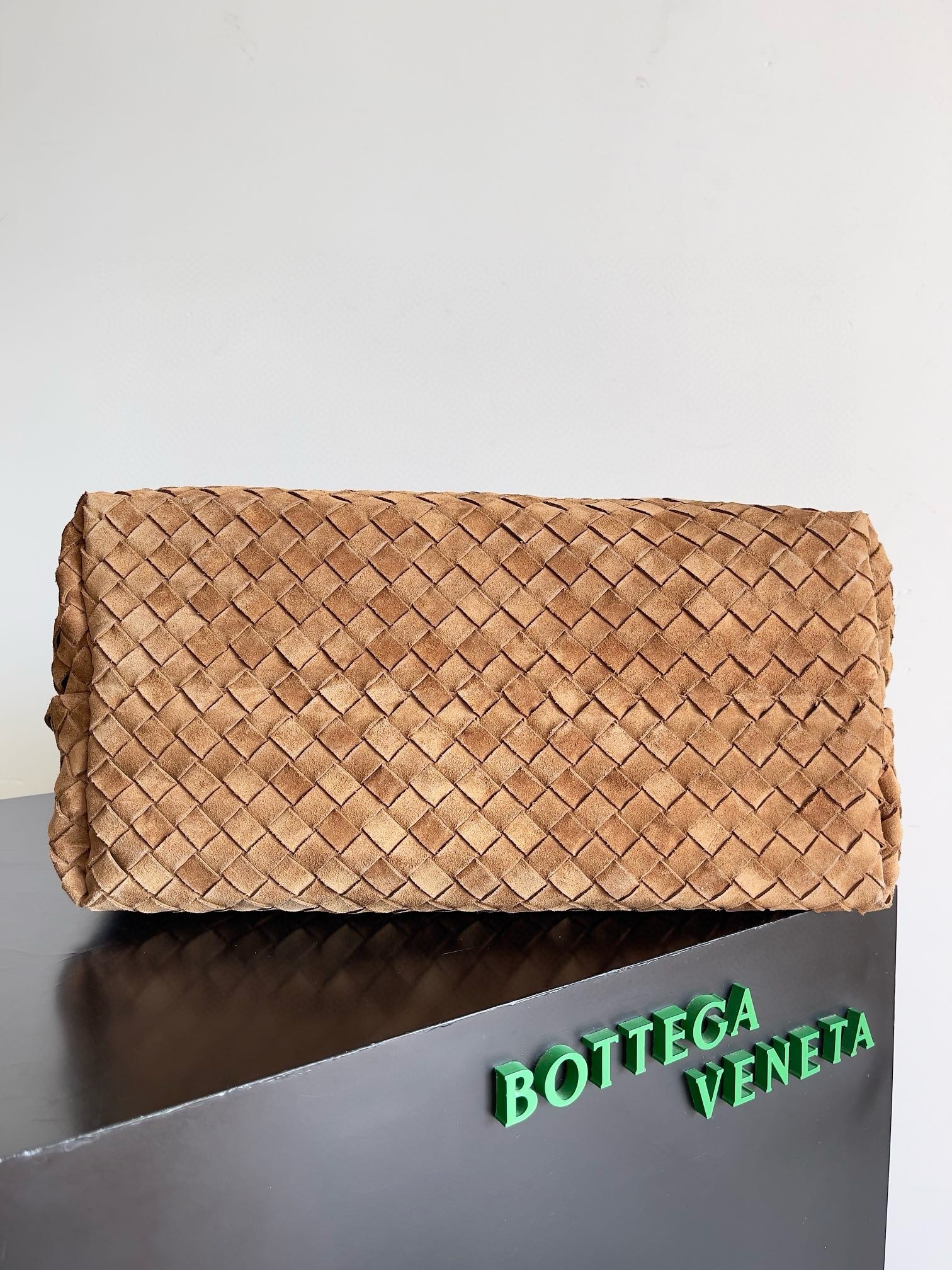 bo*te*ga Ve*ne*ta andiamo large bag in brown suede intrecciato leather