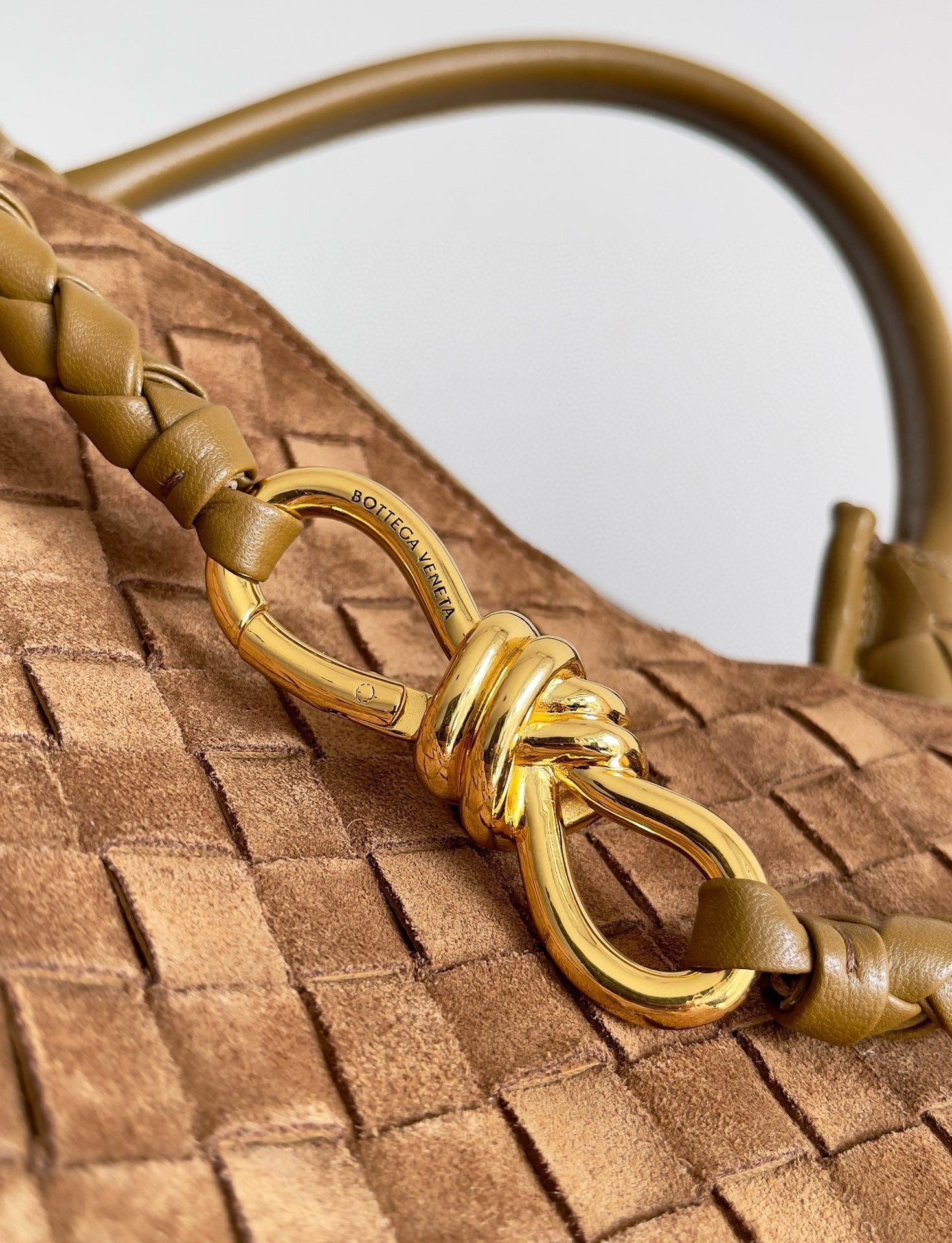 bo*te*ga Ve*ne*ta andiamo large bag in brown suede intrecciato leather