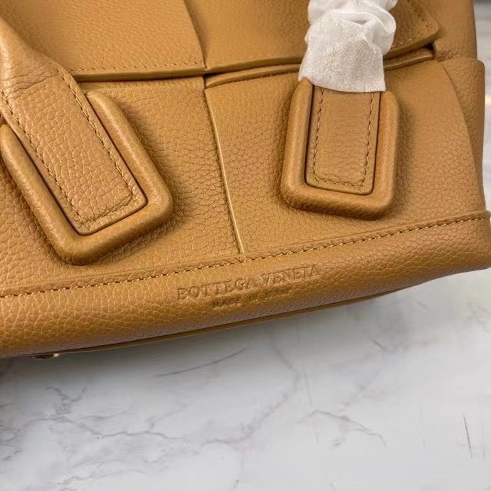 bo*te*ga Ve*ne*ta mini arco bag in caramel intrecciato leather