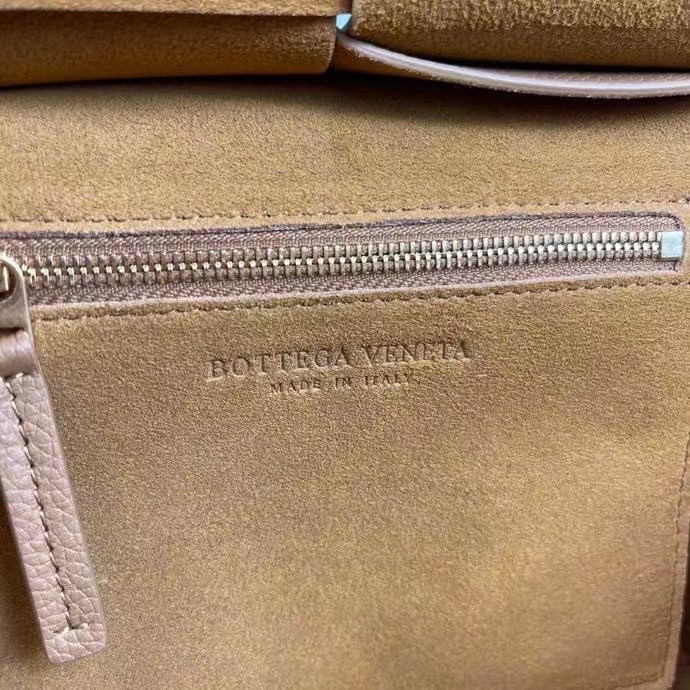 bo*te*ga Ve*ne*ta mini arco bag in caramel intrecciato leather