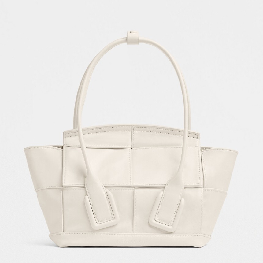 bo*te*ga Ve*ne*ta mini arco bag in white intrecciato leather