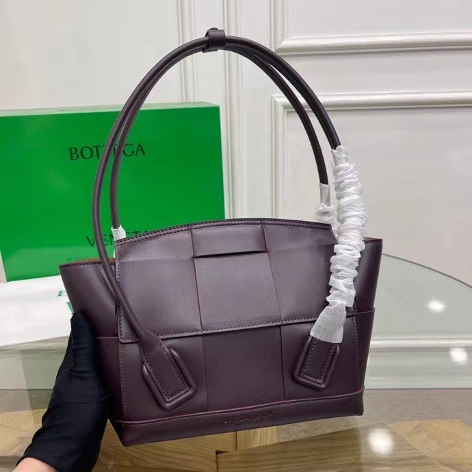 bo*te*ga Ve*ne*ta arco small bag in grape intrecciato calfskin