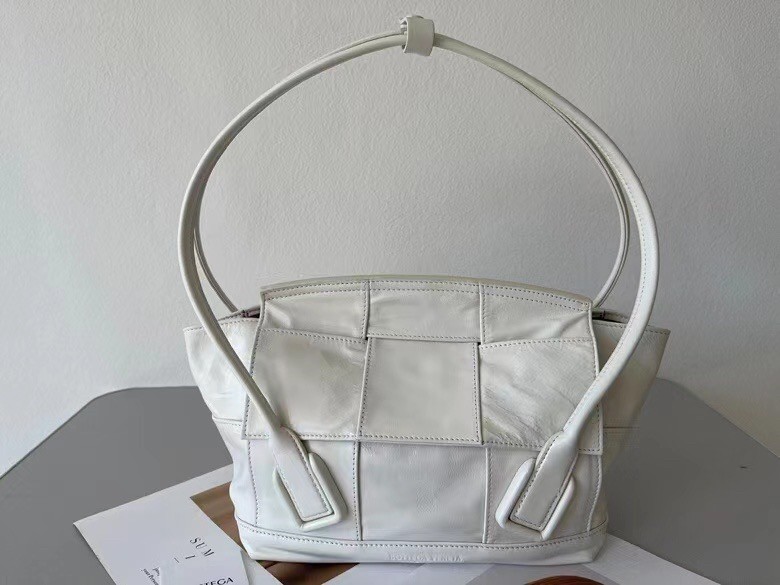 bo*te*ga Ve*ne*ta arco small bag in white intrecciato leather