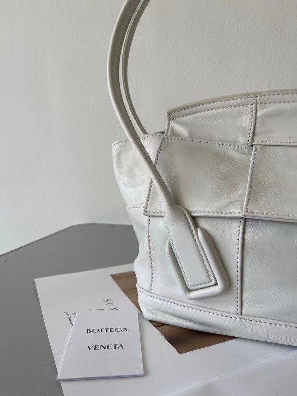 bo*te*ga Ve*ne*ta arco small bag in white intrecciato leather