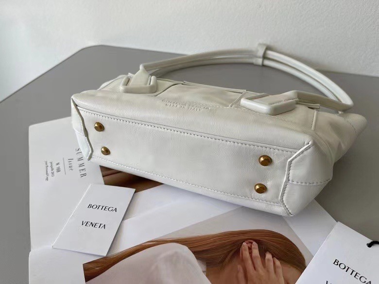 bo*te*ga Ve*ne*ta arco small bag in white intrecciato leather