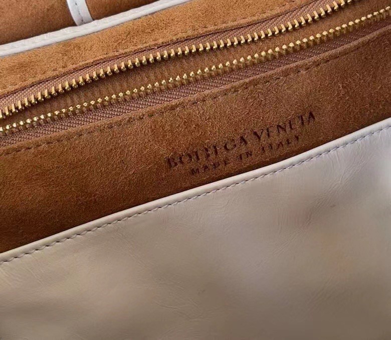 bo*te*ga Ve*ne*ta arco small bag in white intrecciato leather