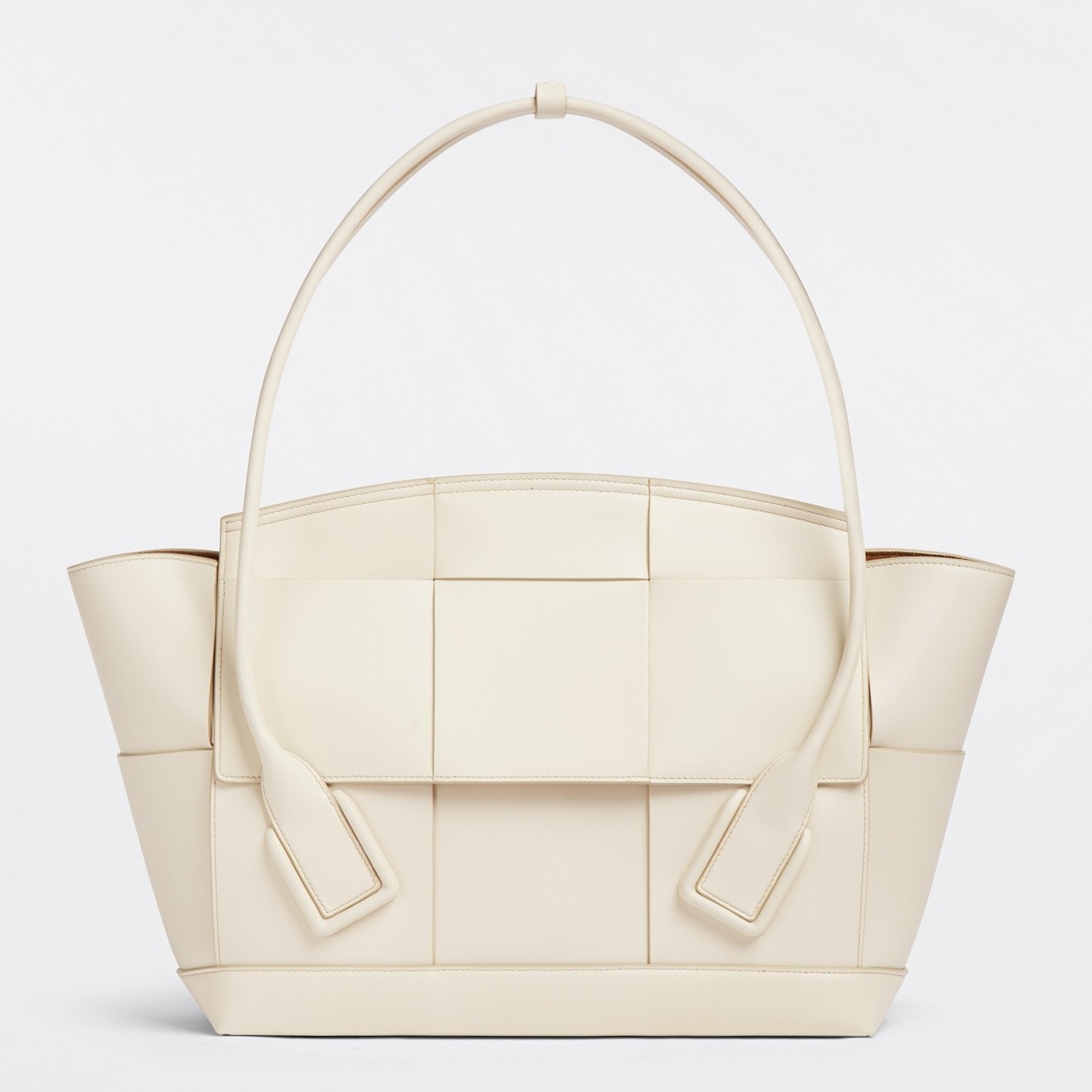bo*te*ga Ve*ne*ta arco medium bag in white intrecciato calfskin