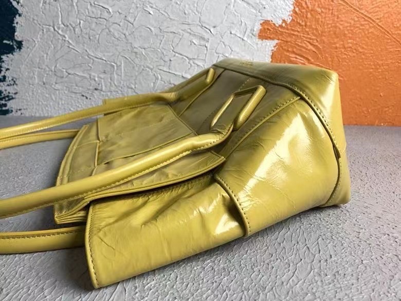 bo*te*ga Ve*ne*ta arco medium bag in mirabelle intrecciato leather