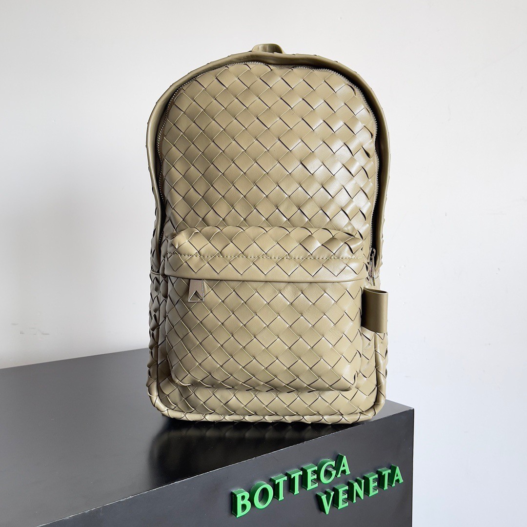bo*te*ga Ve*ne*ta small backpack in taupe intrecciato calfskin